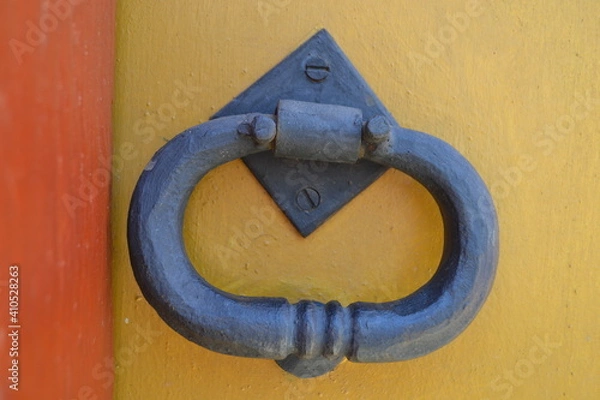 Obraz heart shaped door knocker