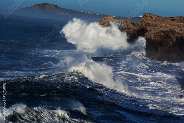 Fototapeta Huge waves hitting the cliff and exploding