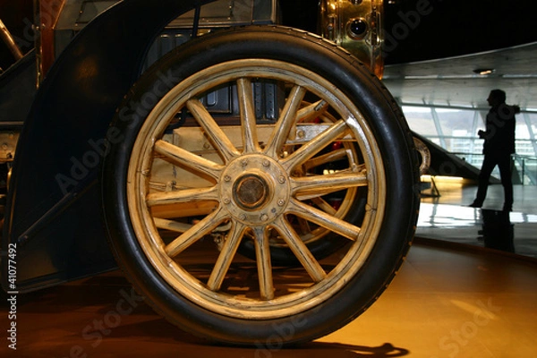 Obraz Wheel from the ancient car and the person