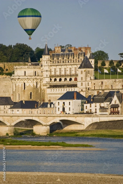 Fototapeta Balloon over Amboise City