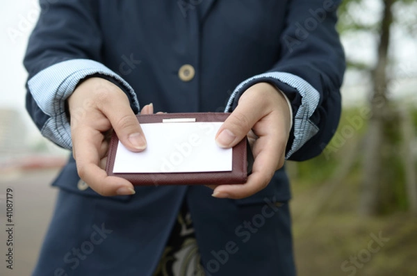 Obraz 名刺交換する女性