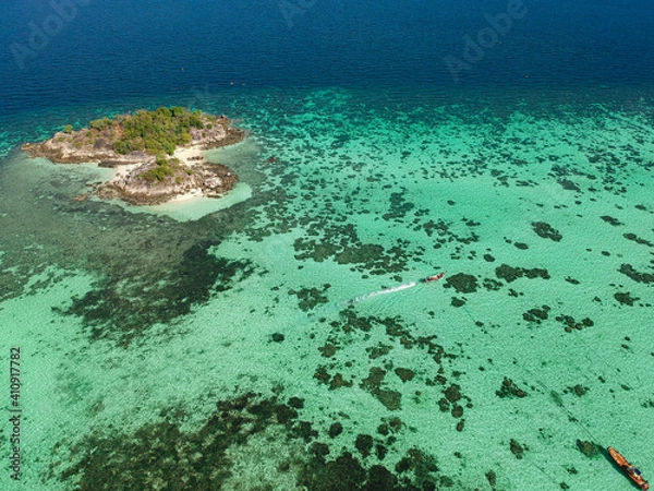 Fototapeta A top view over Koh Lipe island with the crystal clear water.