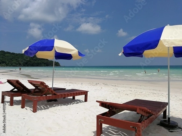 Obraz Phu Qoc island beach with white sand and sun beds and umbrellas in Vietnam
