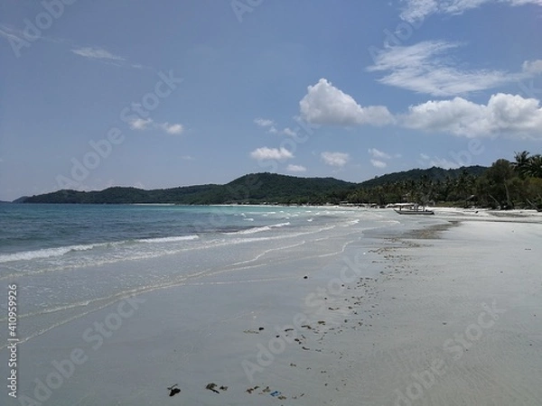Obraz Phu Qoc island beach with white sand and palms in Vietnam
