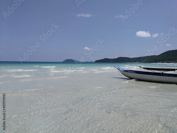 Obraz Phu Qoc island beach with white sand and boats in Vietnam