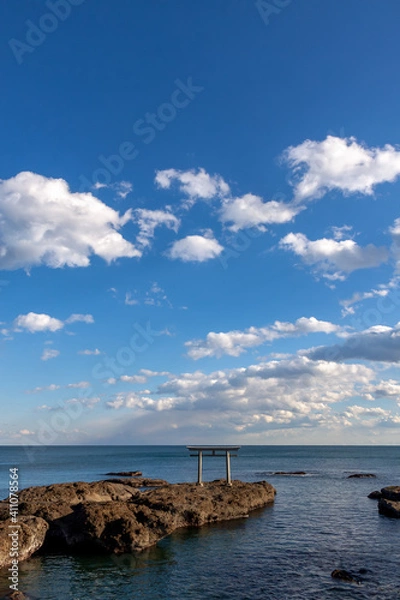 Fototapeta 積雲と神磯の鳥居の海景【大洗海岸】