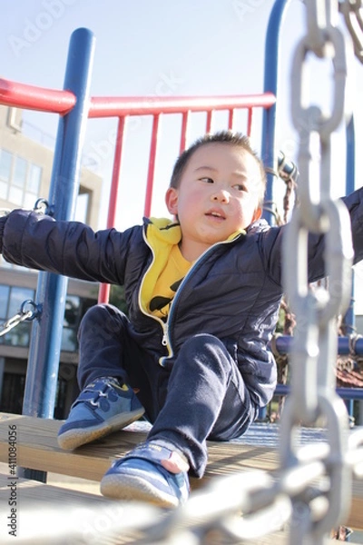 Obraz 公園で遊ぶ日本の男の子