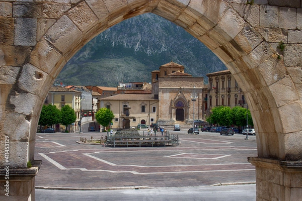 Obraz The medieval Aqueduct of Sulmona, built near Piazza Garibaldi