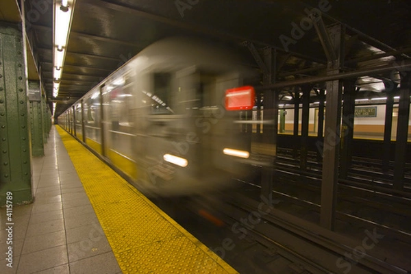 Obraz New York subway speeding by a platform
