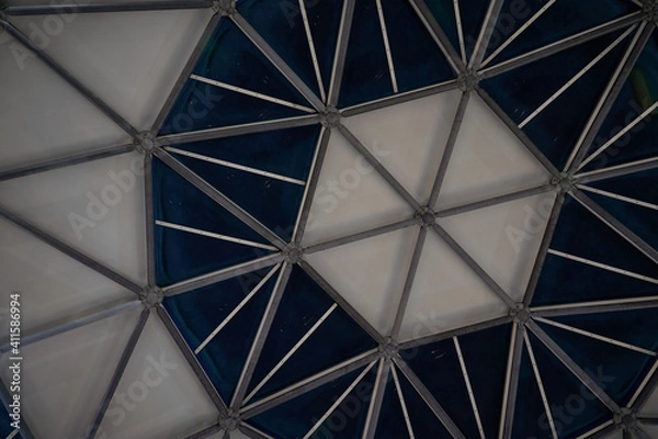 Fototapeta 幾何学的な駅前ドーム