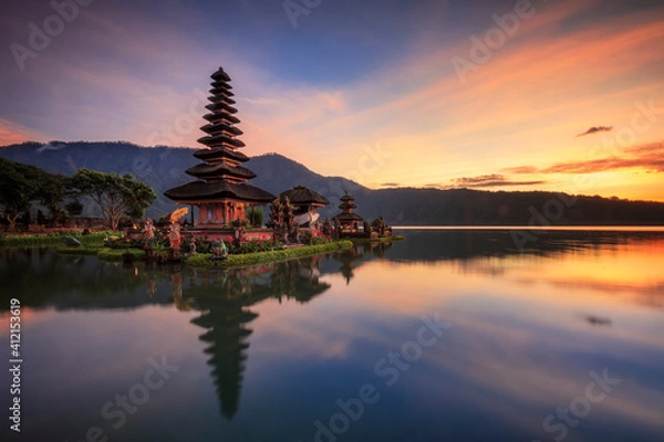 Fototapeta Pura Ulun Danu Bratan, Famous Hindu temple and tourist attraction in Bali, Indonesia. Come in early morning to have beautiful sunrise view