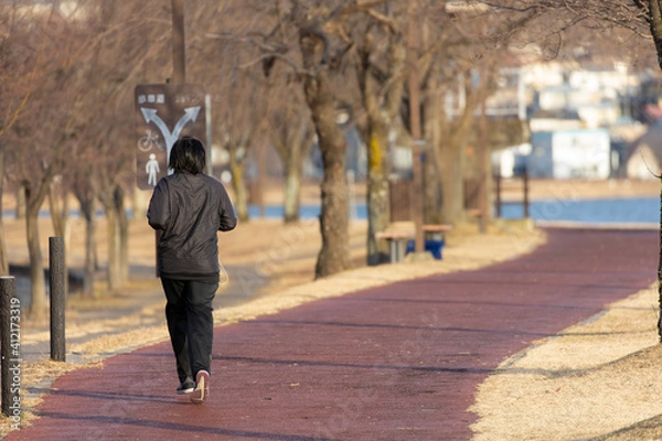 Fototapeta 走る女性
