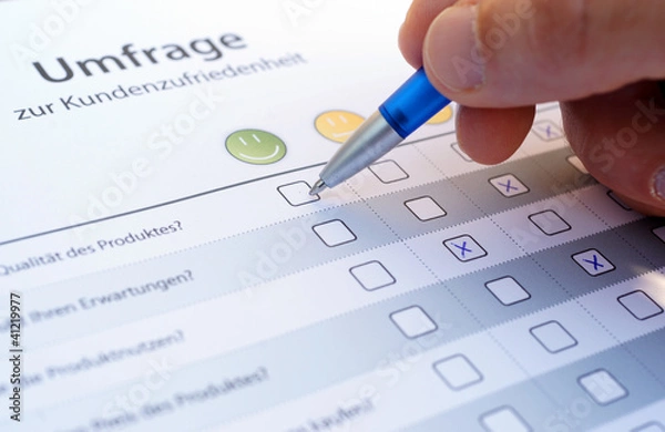 Fototapeta Umfrage ausfüllen - Feedback Formular Fragebogen zur Kundenzufriedenheit