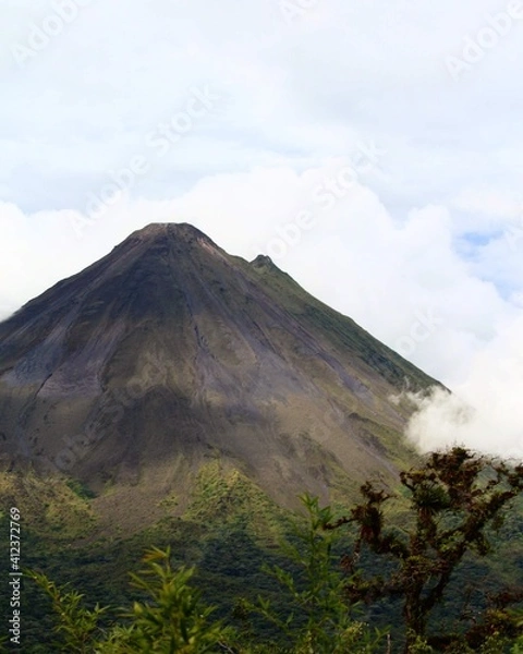 Fototapeta volcano and clouds