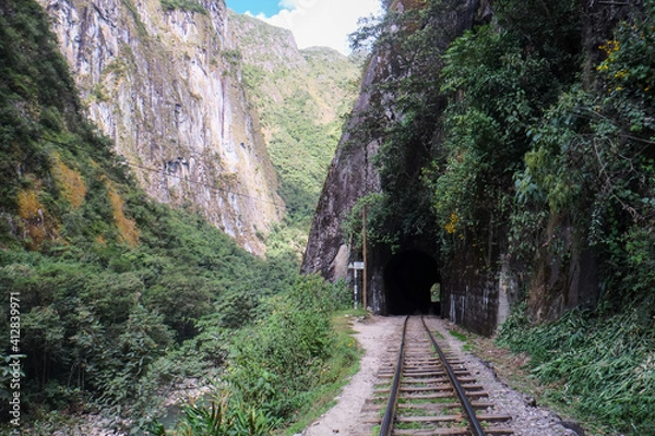 Obraz 南米ペルーのマチュピチュまでの道。旧水力発電所駅から歩いてマチュピチュ村(アグアスカリエンテス)まで