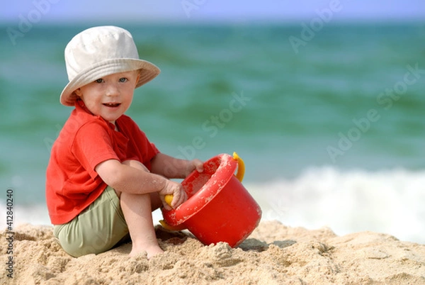 Obraz Little boy playing on the beach