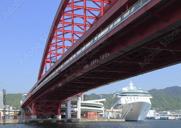 Fototapeta 神戸大橋と客船