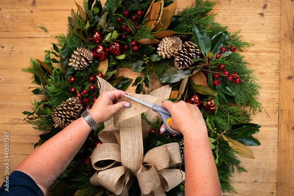 Fototapeta Instructional images on how to make a holiday wreath