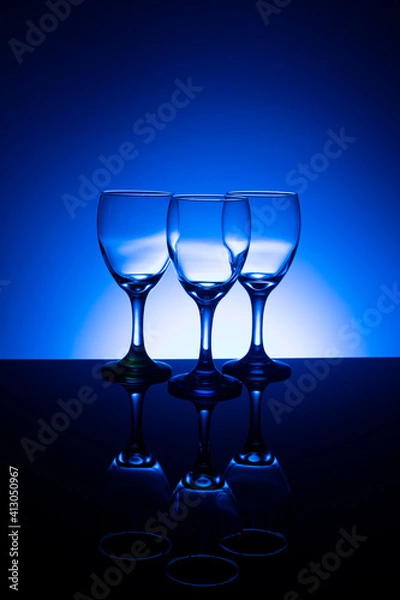 Obraz Empty wine glasses with blue background