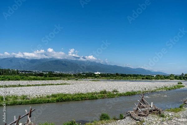 Obraz 信玄堤。日本の歴史的治水。山梨県。堤防工事。戦国時代の大名武田信玄が行った。