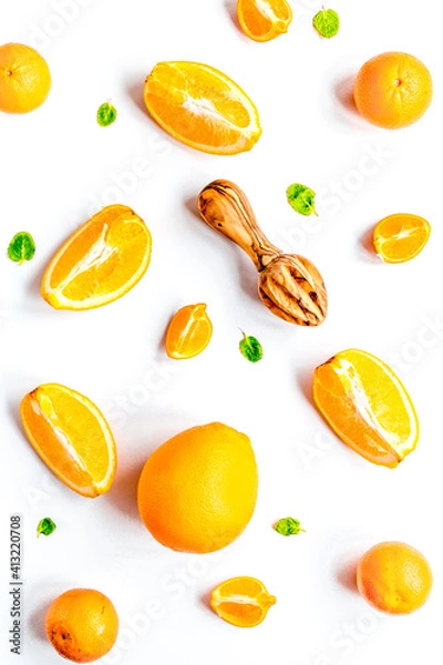 Fototapeta fresh orange fruit on white background top view pattern
