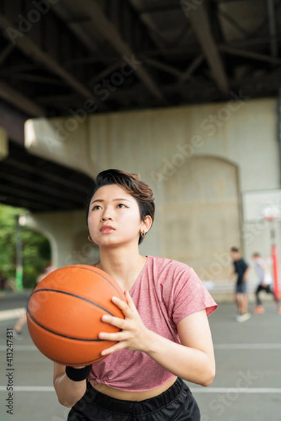 Fototapeta バスケットボールをする女性