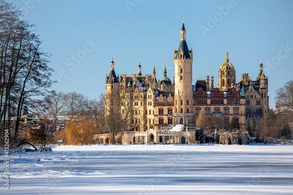 Fototapeta The beautiful, fairy-tale Castle of Schwerin in winter times