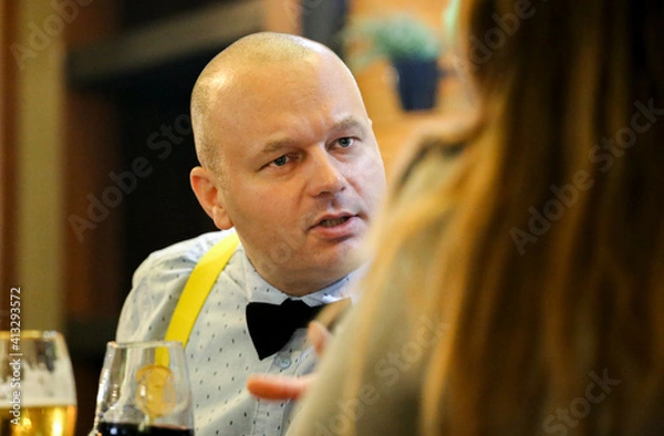 Obraz Bold guy talking