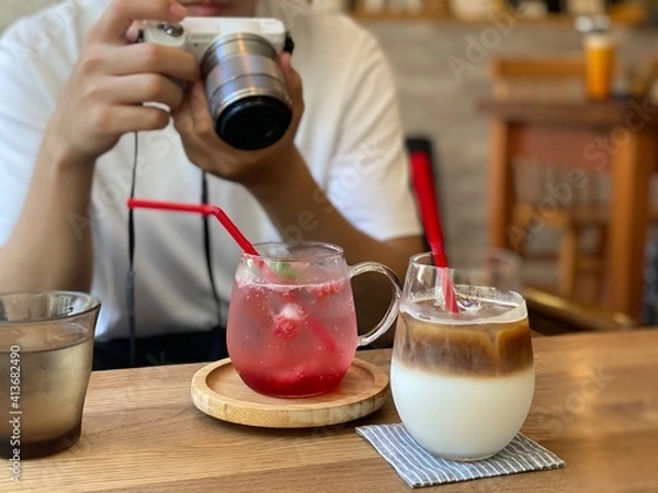 Fototapeta ソルダムソーダとカフェラテ