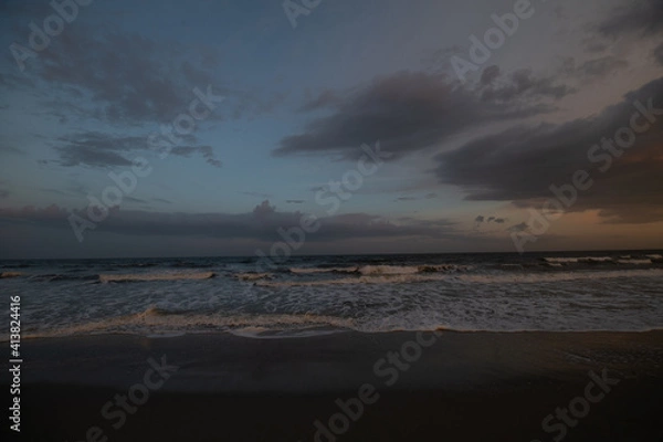 Obraz evening waves in the ocean

