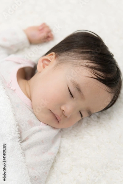 Fototapeta お昼寝している幼児