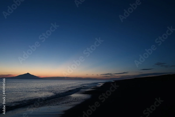 Obraz 夕暮れの利尻島と海岸