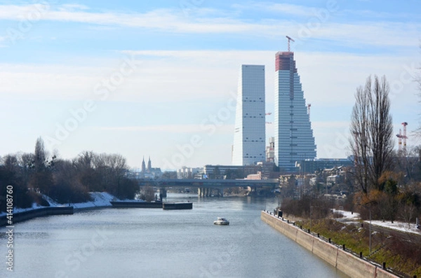 Obraz Vue sur Bâle depuis Birsfelden. Rhin, Roche Turm Bau 1 et 2, Schwarzwaldbrücke, Suisse