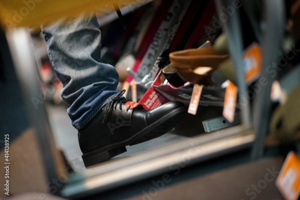 Obraz Look at my shoe, looks nice isn't?