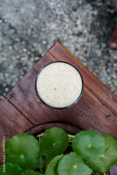 Fototapeta The root beer coffee taste will offer a deep black licorice flavor that does have a mild sweetness in the cup of Joe. This specific type of coffee does have a nice acidity