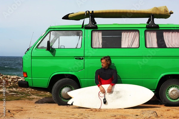 Obraz Surfer with his retro van