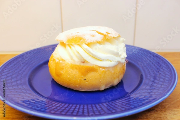 Obraz closeup on semla on plate