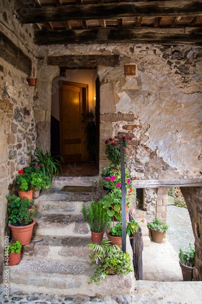 Obraz Casa adornada con macetas