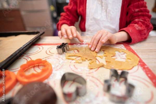 Fototapeta クッキーを作る女の子