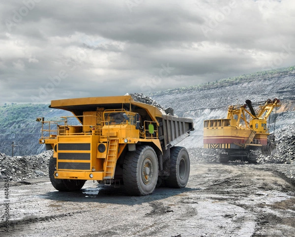 Obraz Loading of iron ore