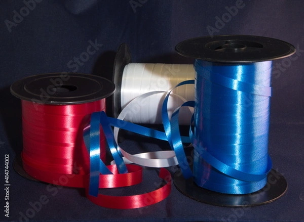 Obraz Gift strings on plastic reels.