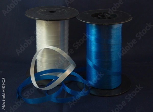 Obraz Gift strings on plastic reels.