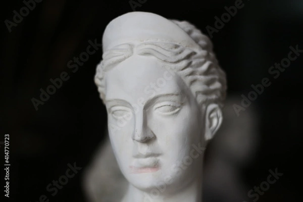 Fototapeta female statue
