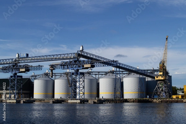 Obraz Biodiesel production in Ventspils, Latvia. Oil storage tanks and pipes at the oil terminal.