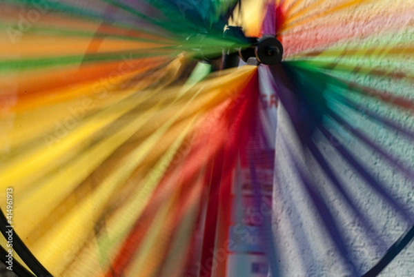 Obraz Buntes Windrad rotierend