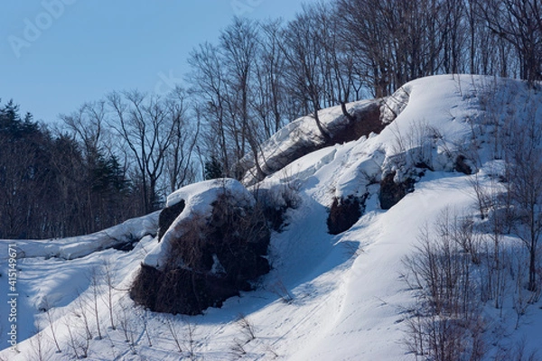 Obraz 春の晴天の鳥海高原の雪解け