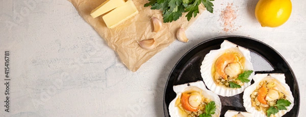 Obraz Baked scallops with caviar and creamy garlic sauce. Scallops, lemon, garlic, parsley, butter and salt. Recipe for cooking scallops with caviar. Top view. Copy space.