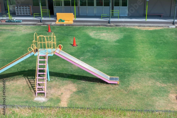 Obraz 保育園・幼稚園の園庭のイメージ写真。