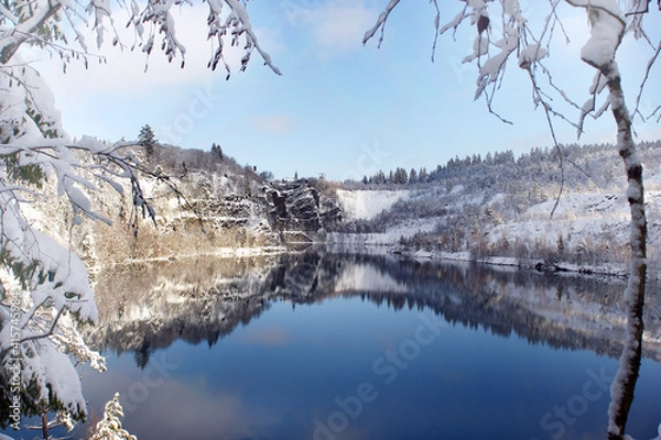 Obraz wunderschöne winterlandschaft mit see
