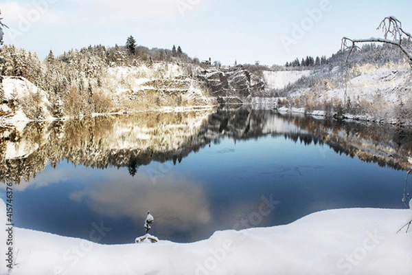 Obraz wunderschöne winterlandschaft mit see